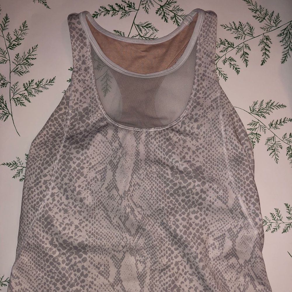 Lululemon tank!